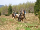 Jeźdźcy na koniach huculskich - kliknij by zobaczyć powiększenie